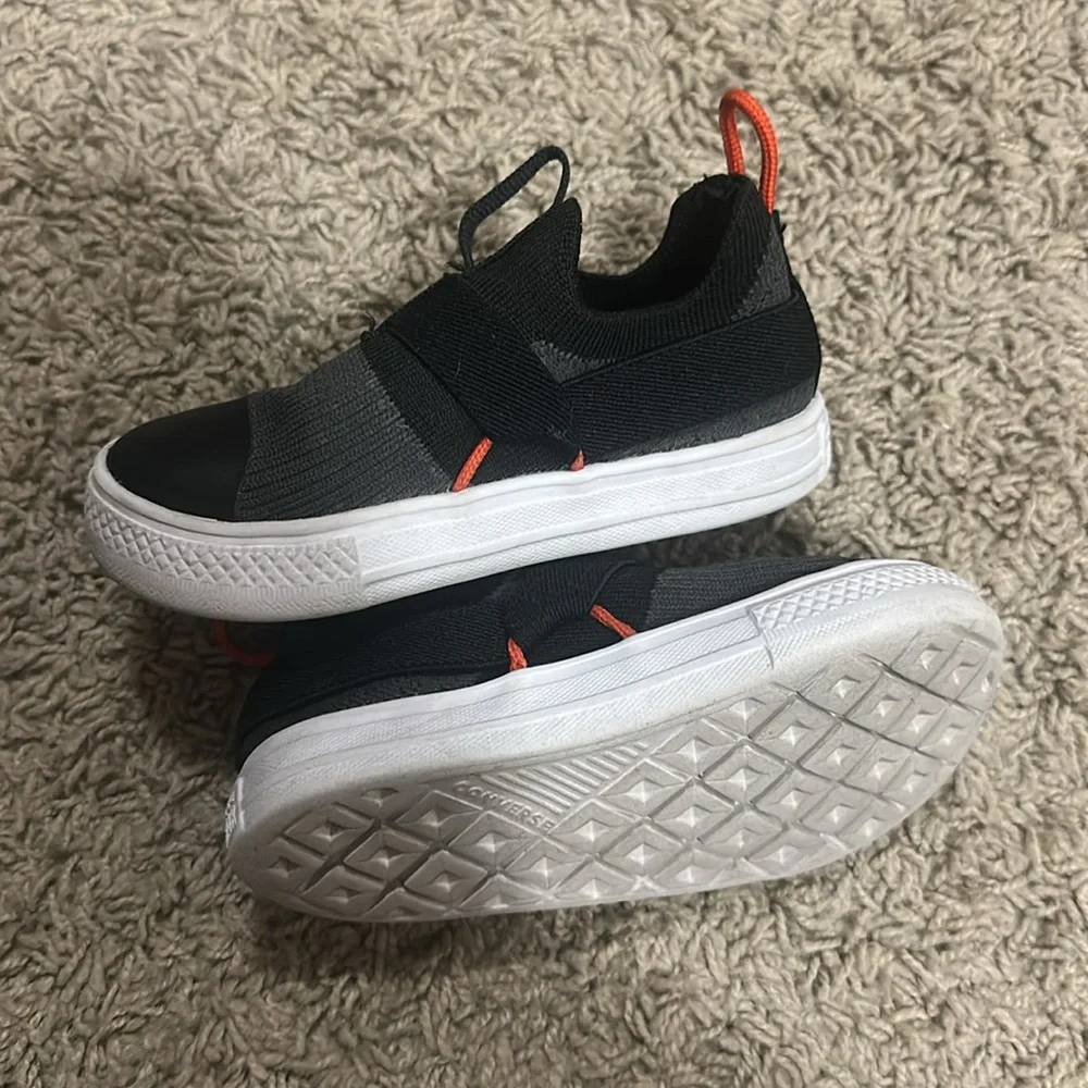 Boys converse slip one